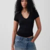 Modern T-shirt med V-ringning