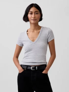 Modern T-shirt med V-ringning