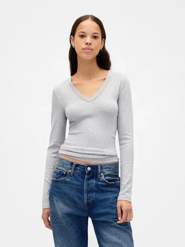 Modern T-shirt med V-ringning