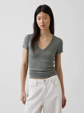 Modern T-shirt med V-ringning