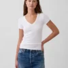 Modern T-shirt med V-ringning