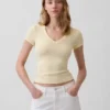 Modern T-shirt med V-ringning