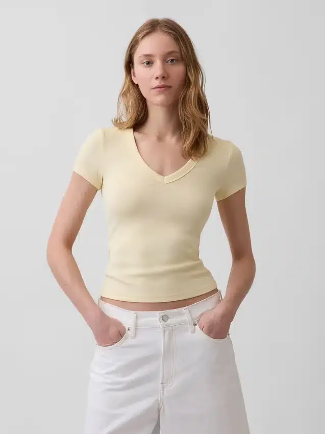 Modern T-shirt med V-ringning