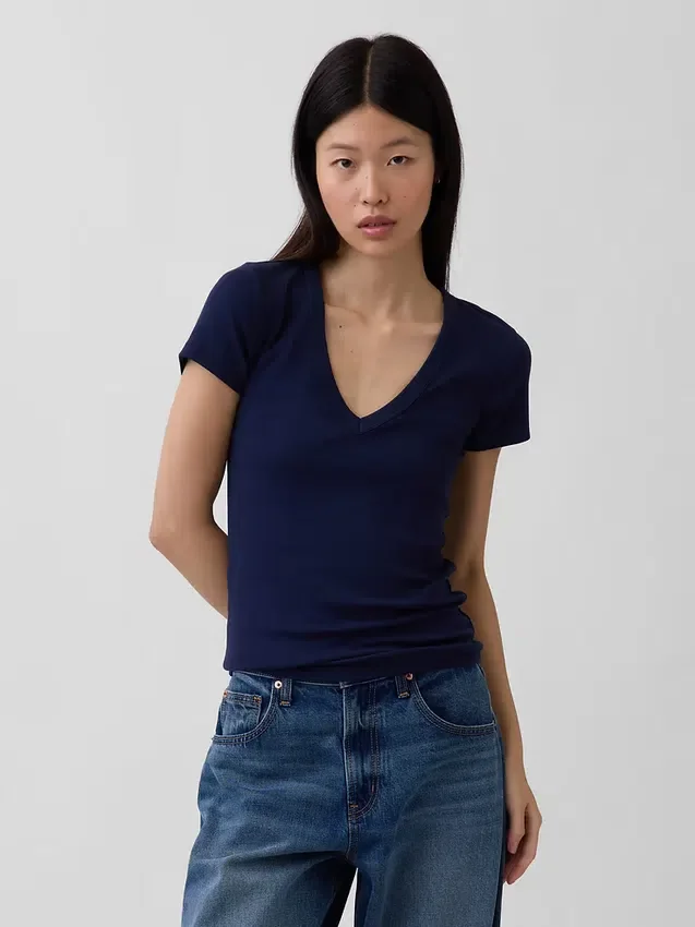 Modern T-shirt med V-ringning