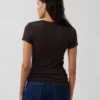 Modern T-shirt med V-ringning