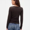 Modern T-shirt med V-ringning
