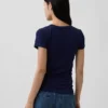Modern T-shirt med V-ringning