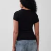 Modern T-shirt med V-ringning