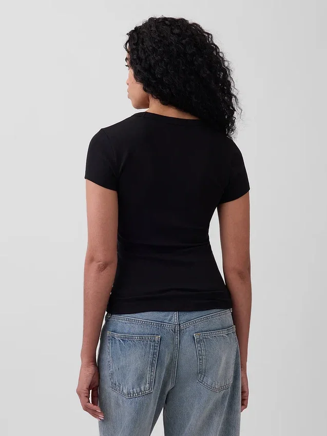 Modern T-shirt med V-ringning
