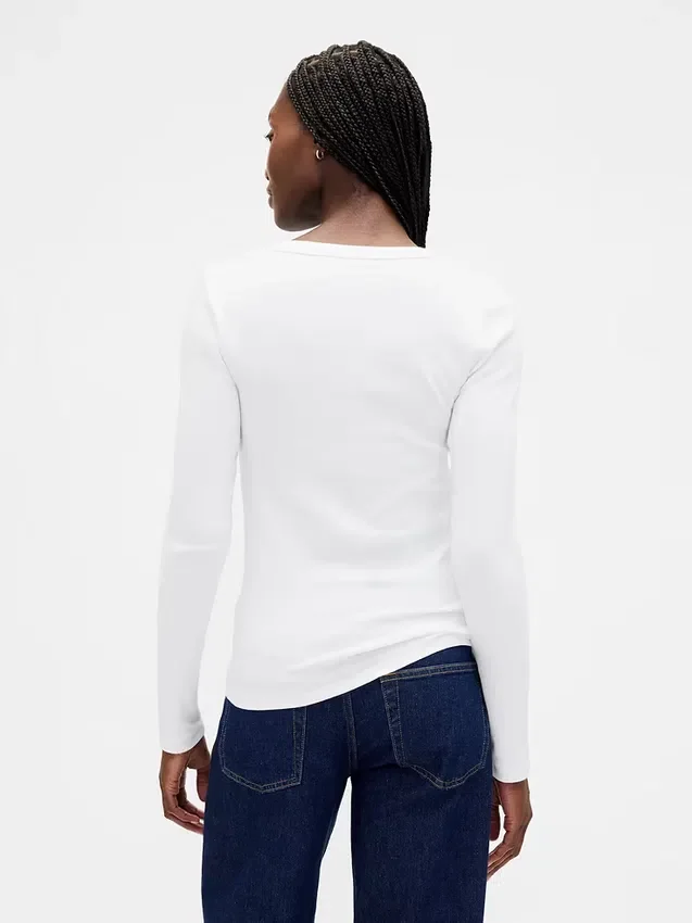 Modern T-shirt med V-ringning