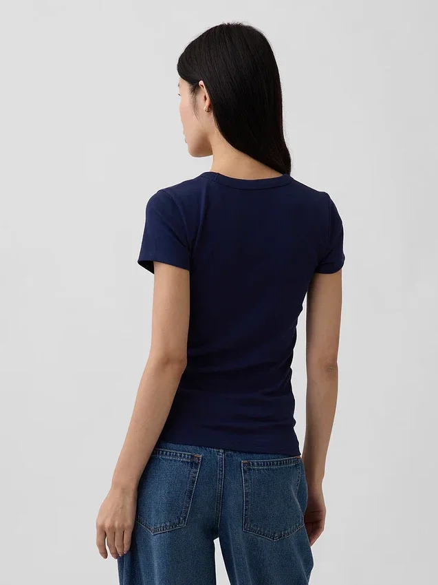 Modern T-shirt med V-ringning