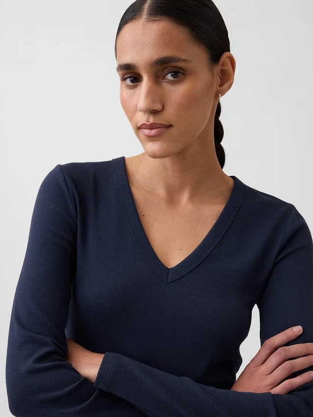 Modern T-shirt med V-ringning