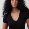 Modern T-shirt med V-ringning