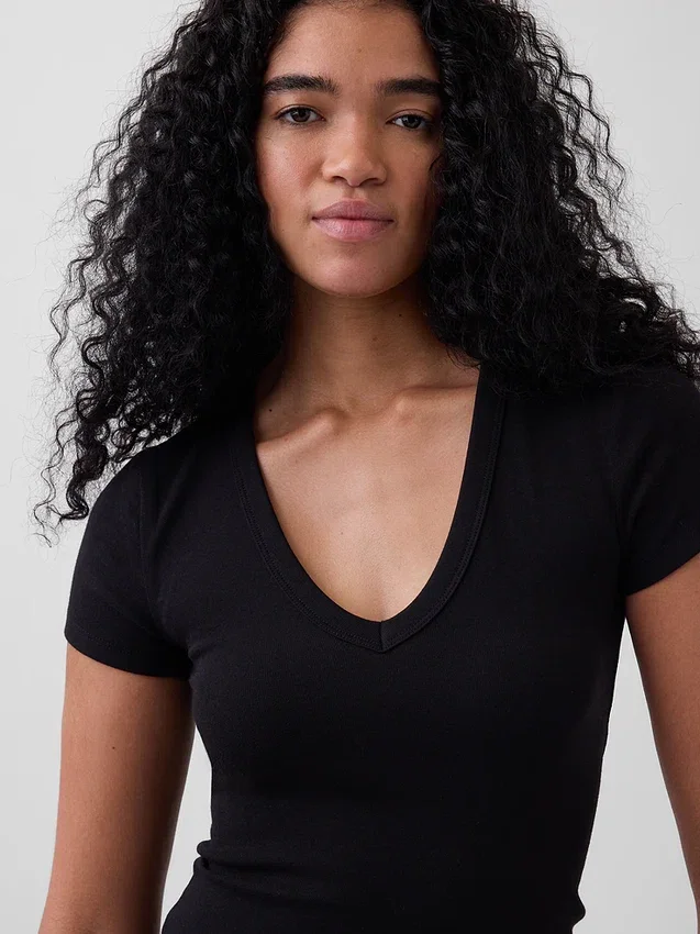 Modern T-shirt med V-ringning