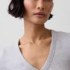 Modern T-shirt med V-ringning