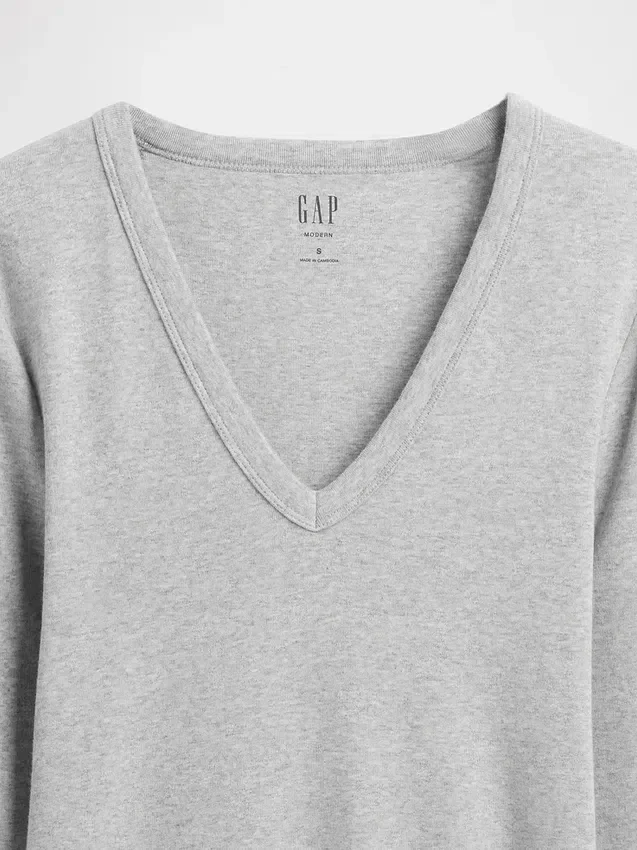 Modern T-shirt med V-ringning