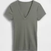 Modern T-shirt med V-ringning