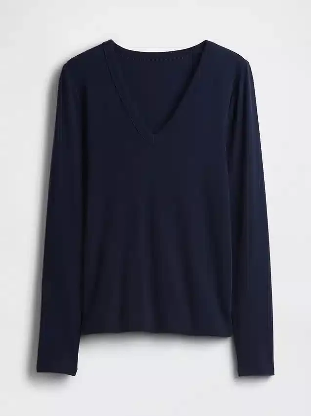 Modern T-shirt med V-ringning
