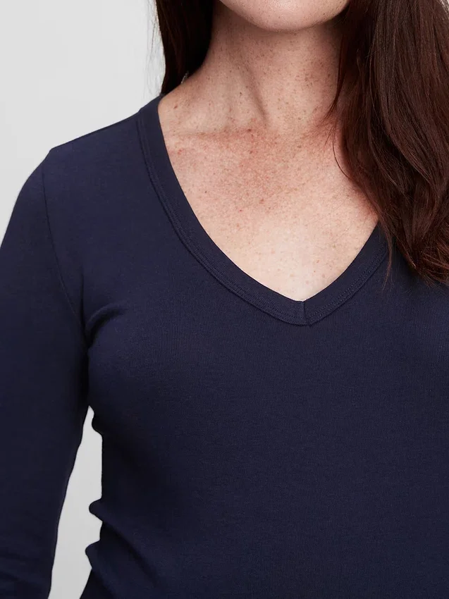Modern T-shirt med V-ringning för gravida