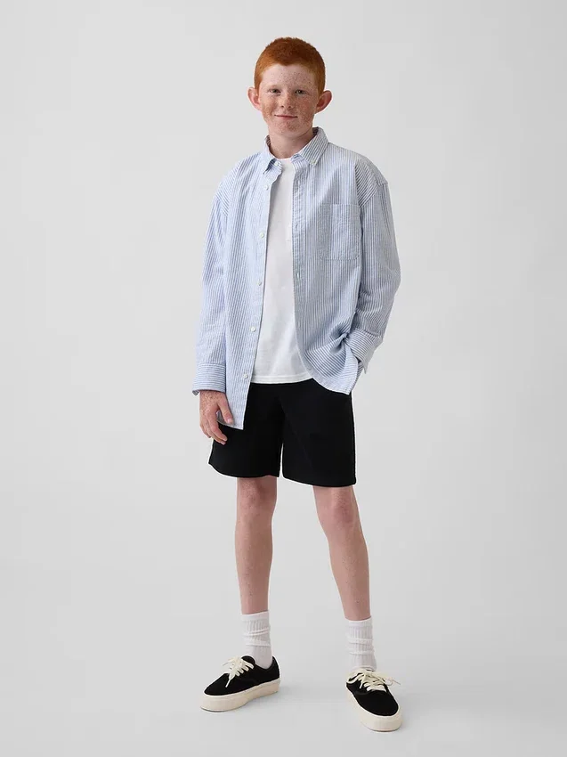 Moderna uniformshorts i khaki för barn