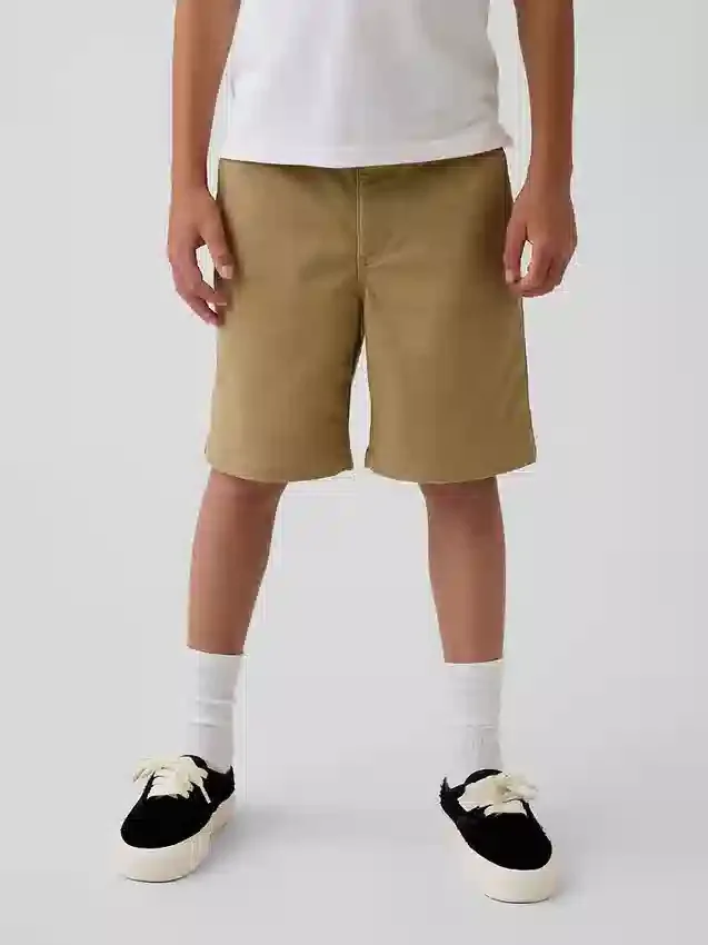 Moderna uniformshorts i khaki för barn