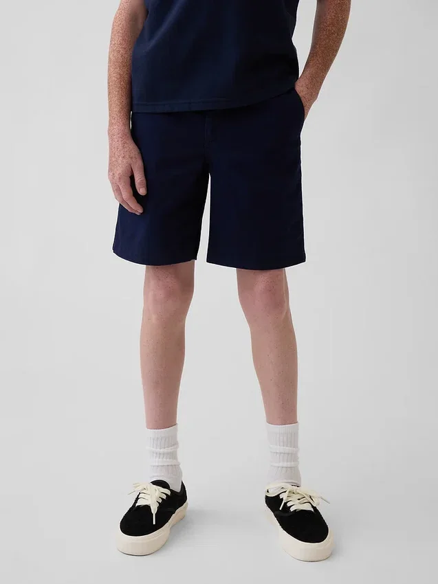 Moderna uniformshorts i khaki för barn