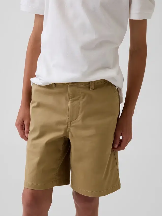 Moderna uniformshorts i khaki för barn