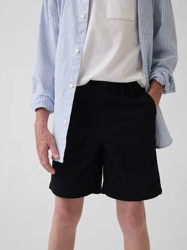 Moderna uniformshorts i khaki för barn