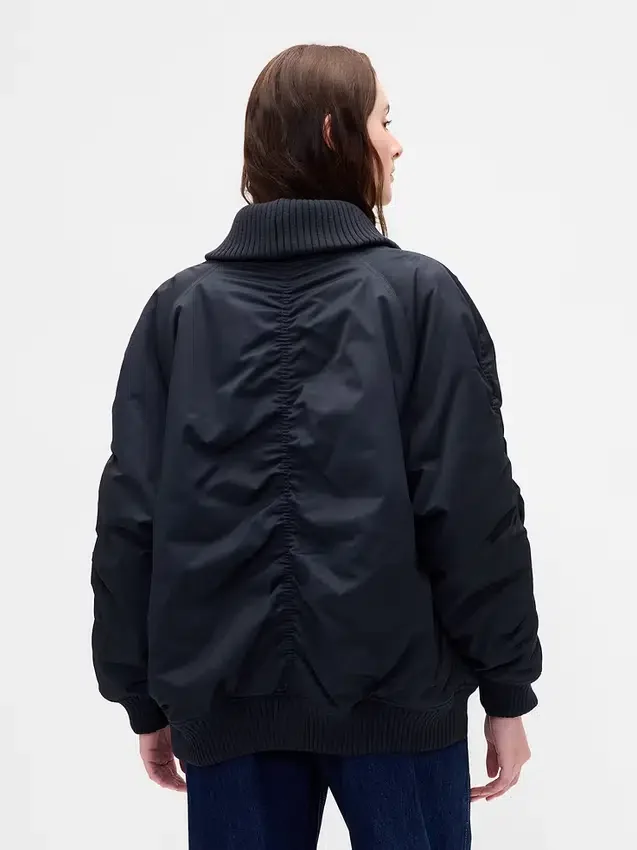 Oversized bomberjacka med stickad kant