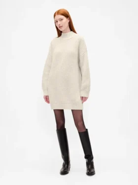 Oversized miniklänning i tröjstil med hög hals