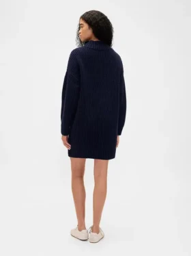 Oversized miniklänning i tröjstil med hög hals
