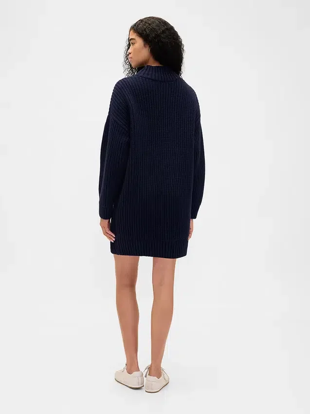 Oversized miniklänning i tröjstil med hög hals