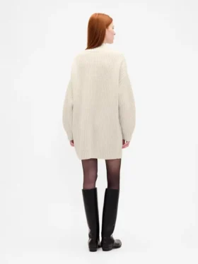 Oversized miniklänning i tröjstil med hög hals