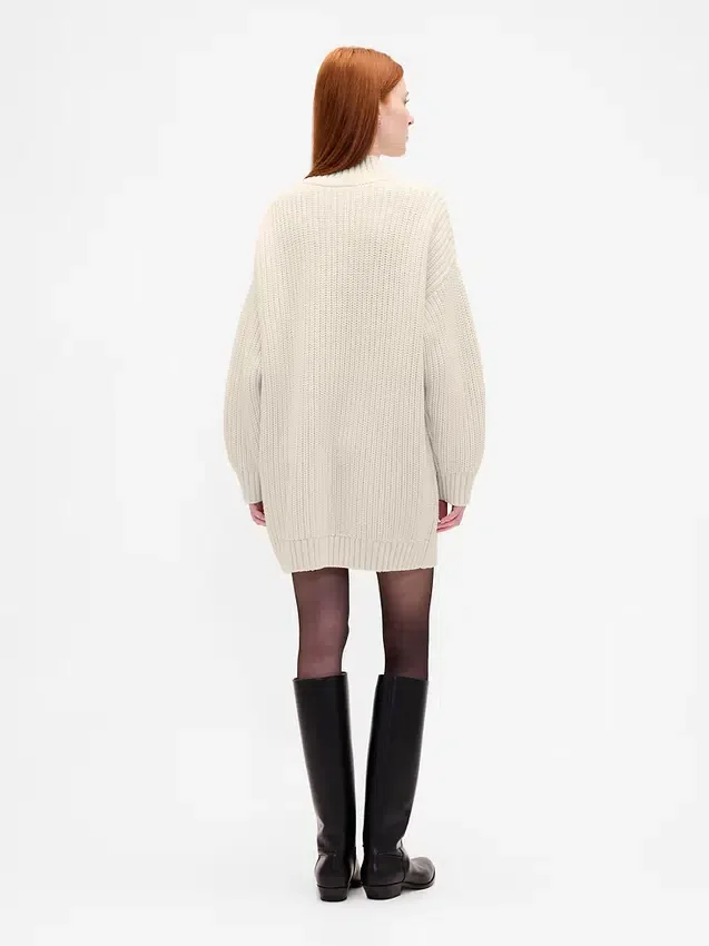Oversized miniklänning i tröjstil med hög hals