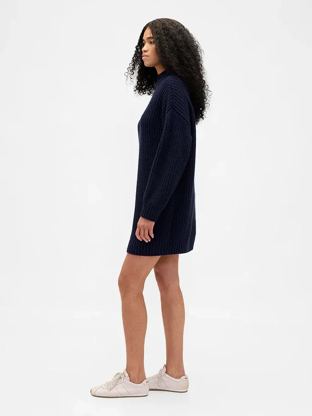 Oversized miniklänning i tröjstil med hög hals