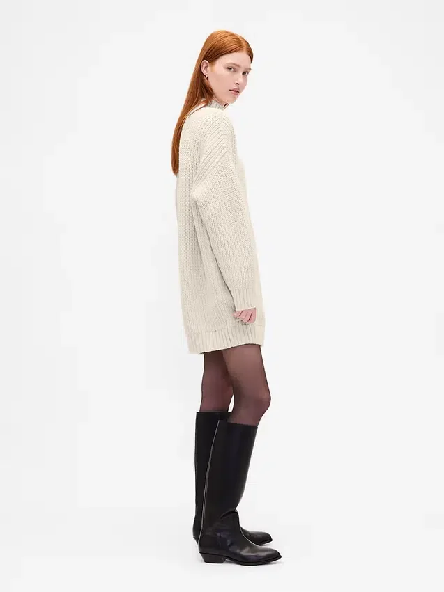 Oversized miniklänning i tröjstil med hög hals