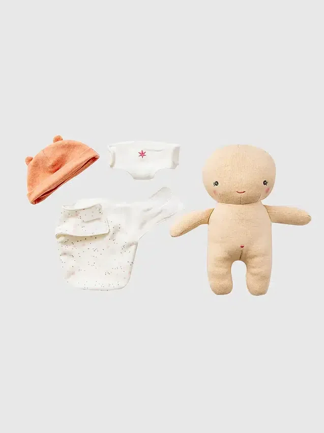 Paket med babydocka och kaka