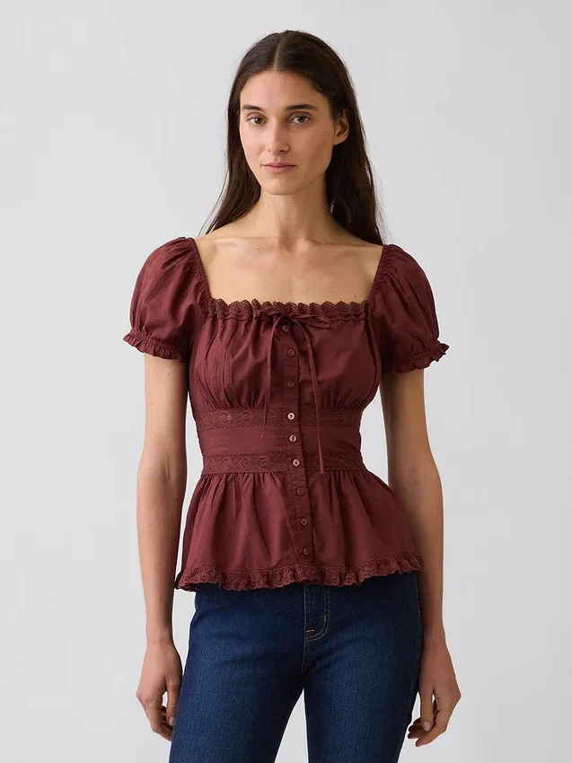 Peplum-top med fyrkantig halsringning och spetskant