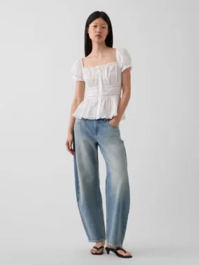 Peplum-top med fyrkantig halsringning och spetskant
