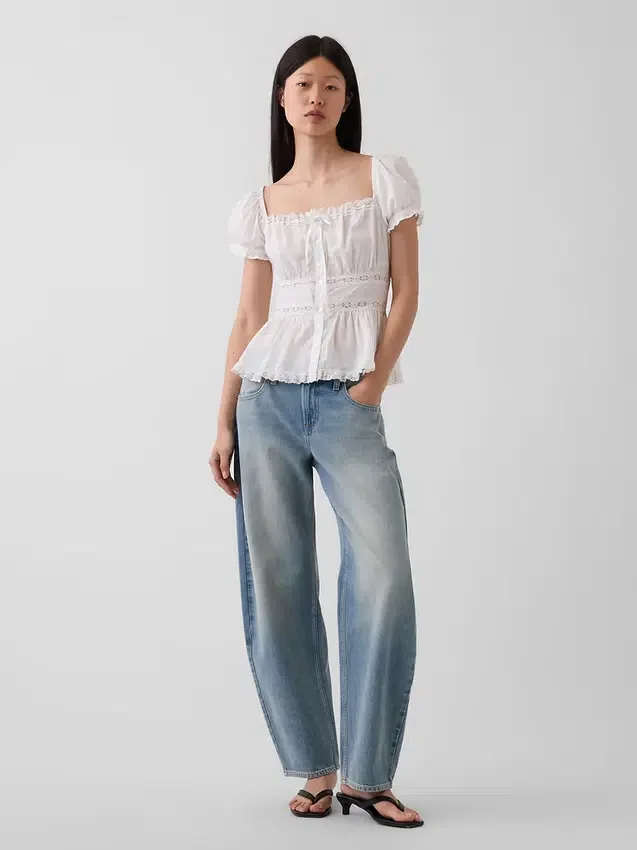 Peplum-top med fyrkantig halsringning och spetskant