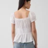 Peplum-top med fyrkantig halsringning och spetskant