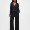 Peplum-top med V-ringning och hålbroderi