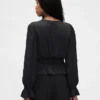 Peplum-top med V-ringning och hålbroderi