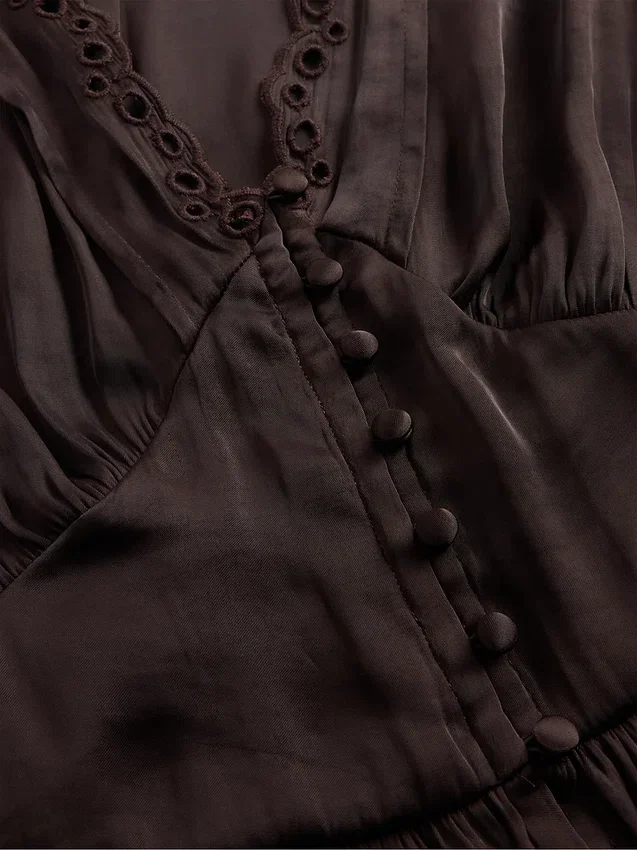 Peplum-top med V-ringning och hålbroderi