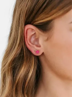 Pierced Co knallrosa blommiga örhängen med skruvstängning