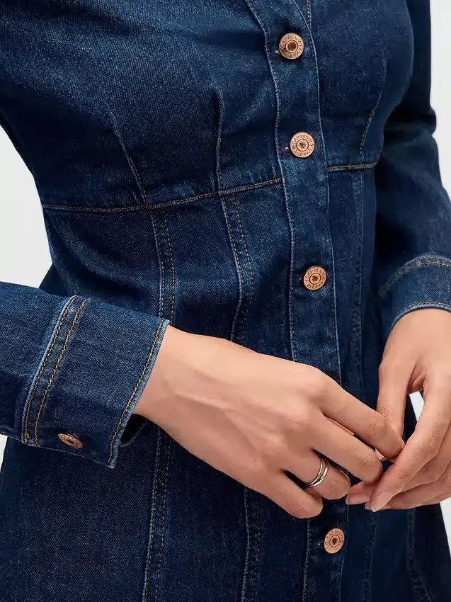 Plisserad miniklänning i denim