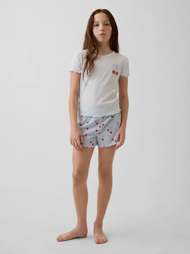 Pyjamas-set för barn i återvunnen ribbstickad tröja och shorts