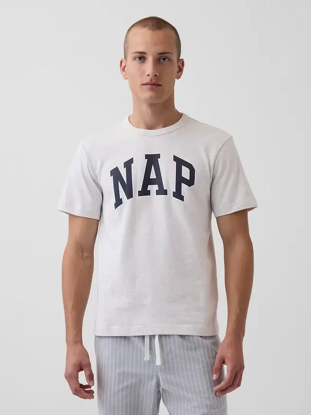 Pyjamas-T-shirt i oversized-modell med Nap-logotyp