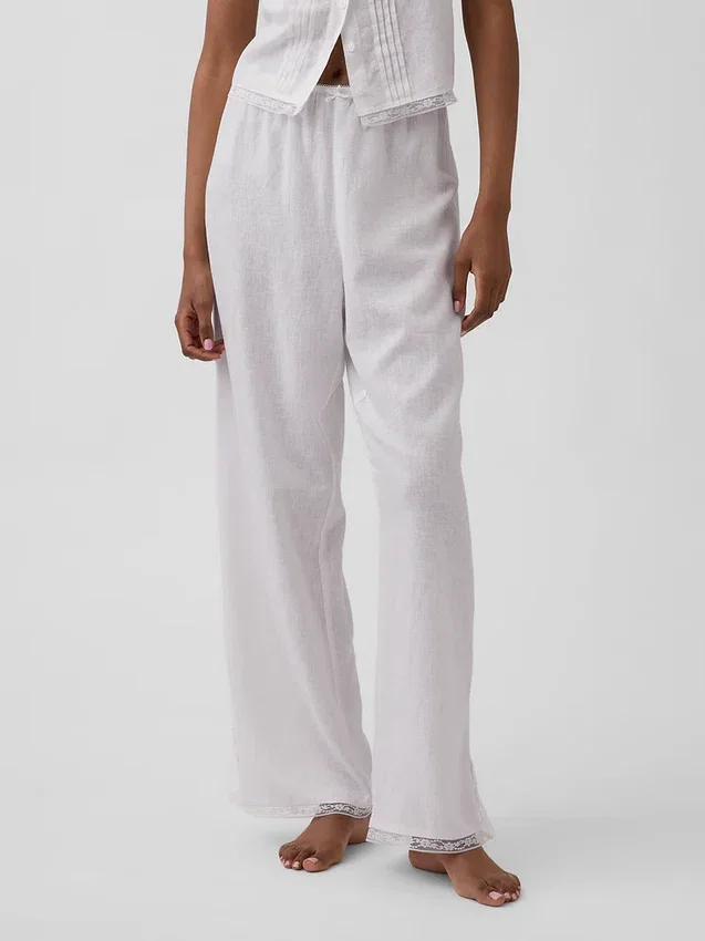 Pyjamasbyxor i linneblandning med spetskant