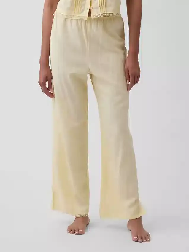 Pyjamasbyxor i linneblandning med spetskant